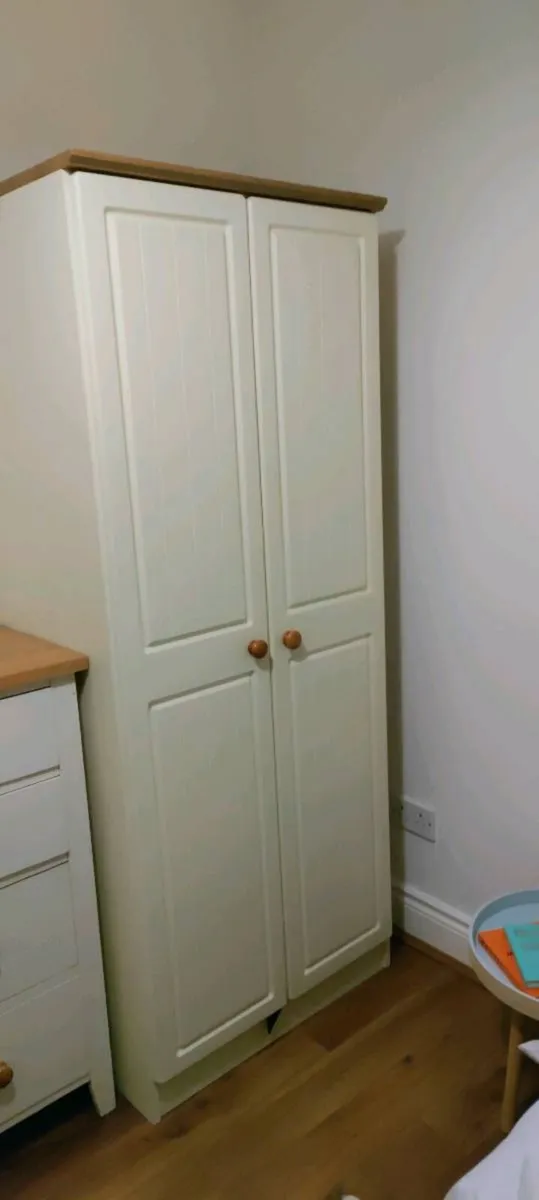 Bedroom furniture - Image 2