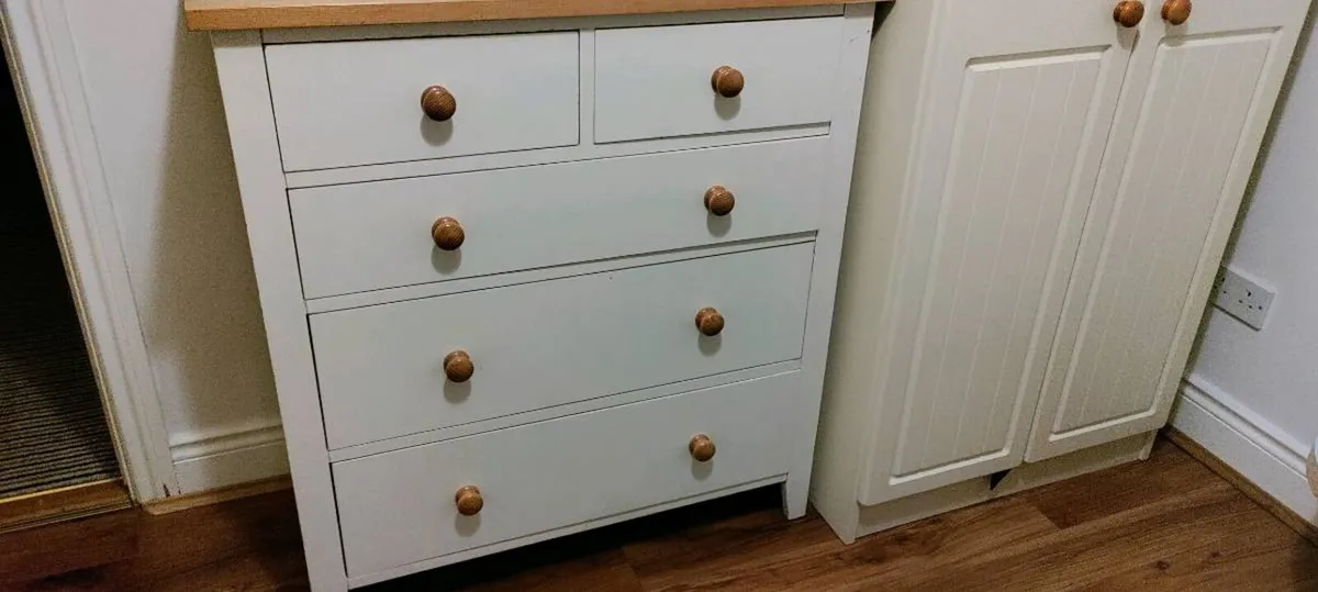 Bedroom furniture - Image 4