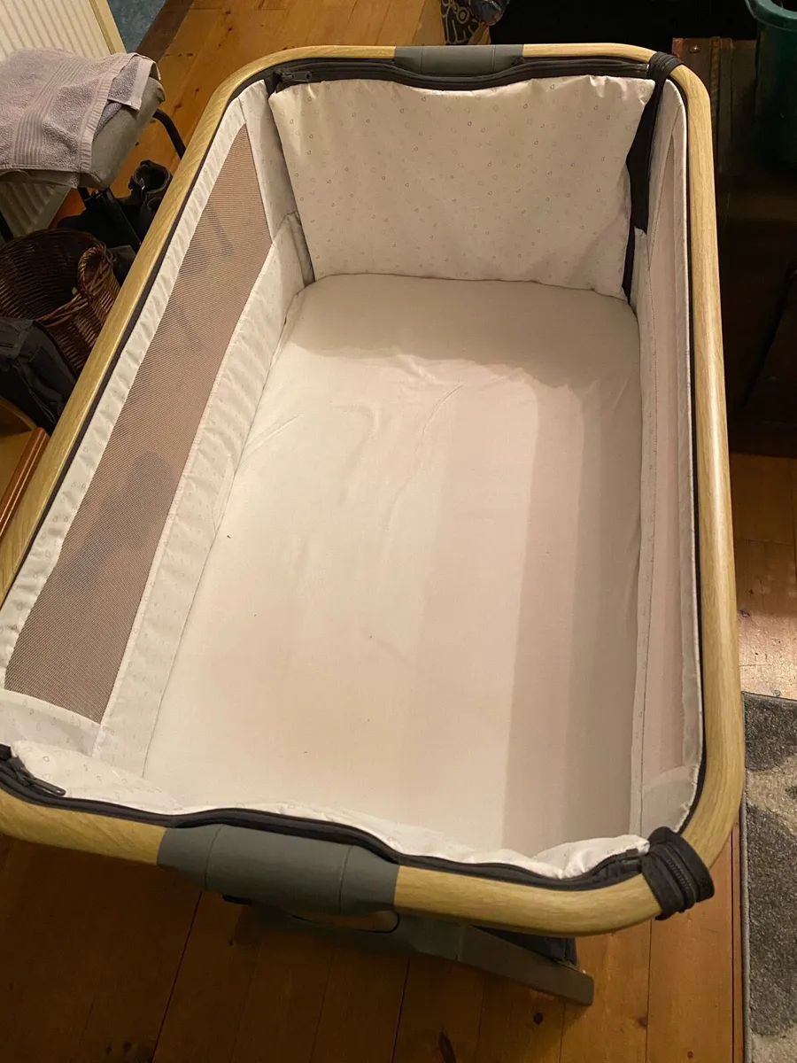 Tutti Bambini Bedside Crib - Image 2