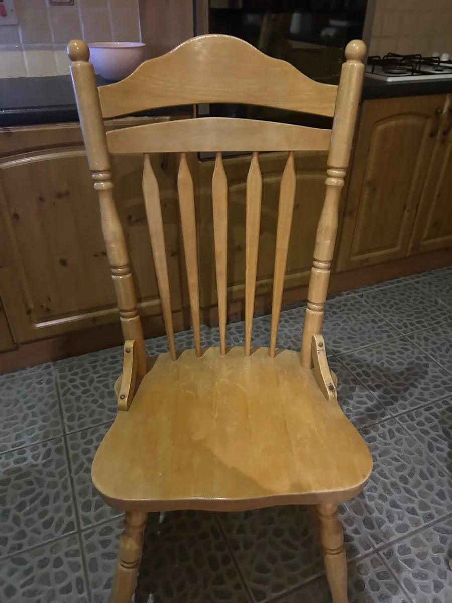 Kitchen table and chairs - Image 2