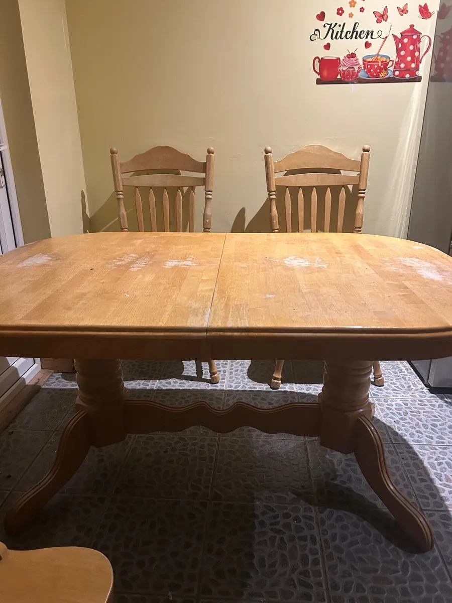 Kitchen table and chairs - Image 1
