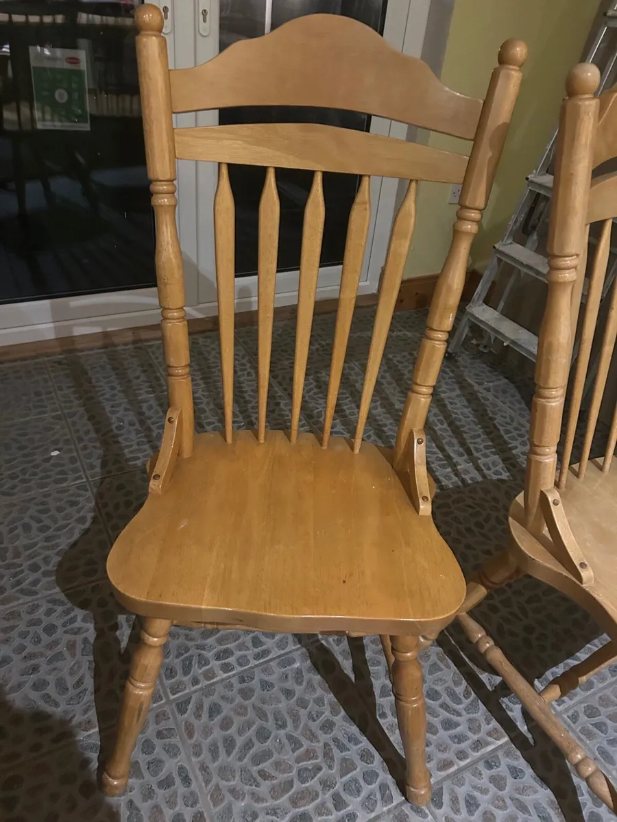 Kitchen table and chairs - Image 3