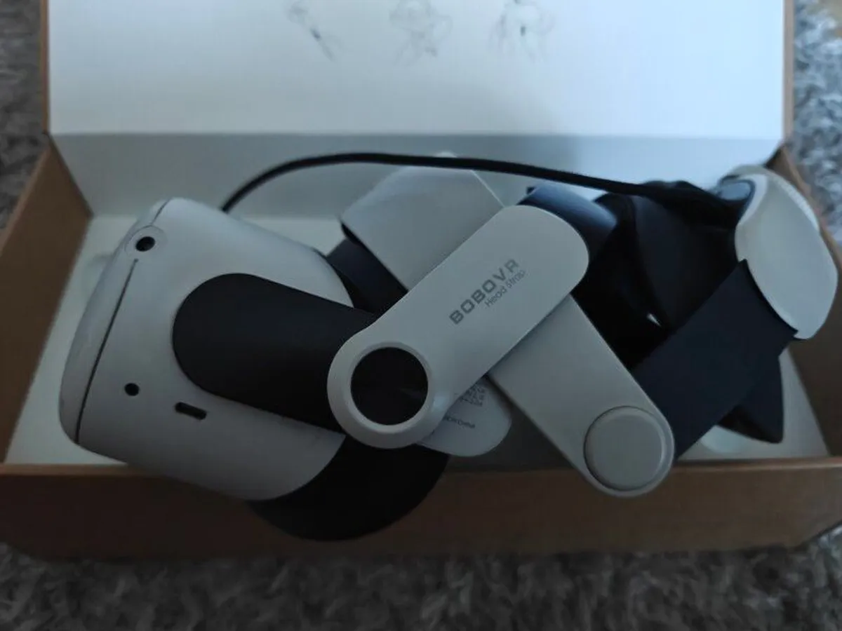 Meta Quest 2 plus extras - Image 4