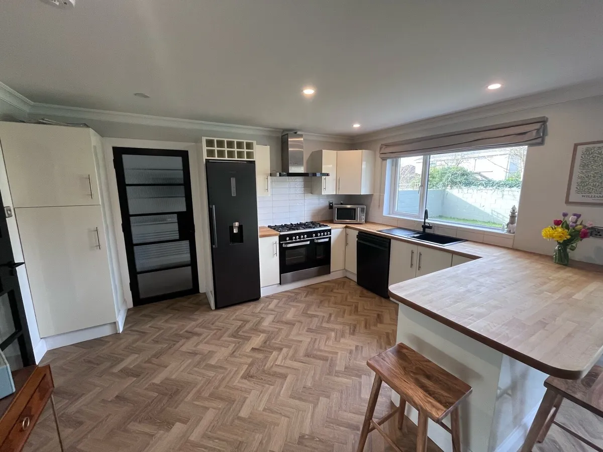 Kitchen units - Image 1