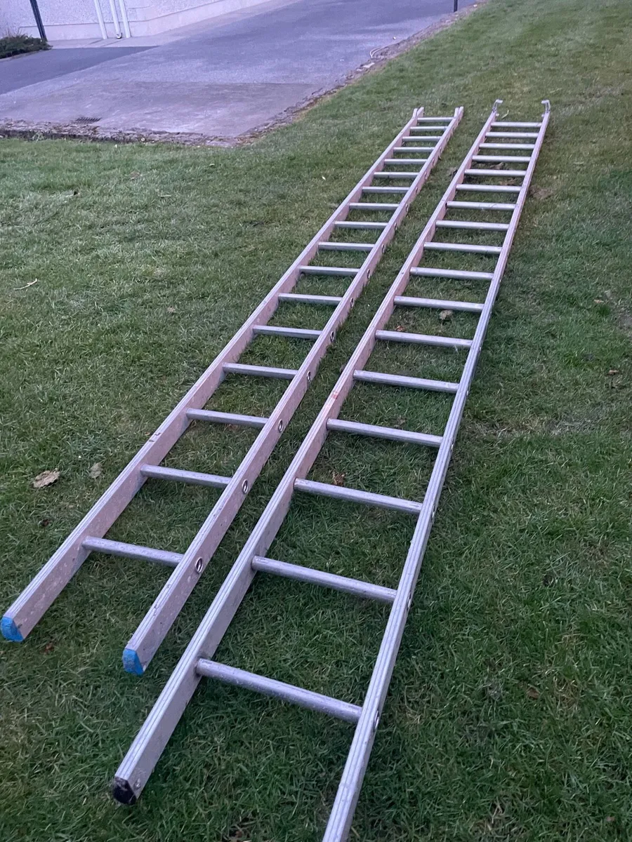 30 Foot 2 Stage Ladder - Image 4