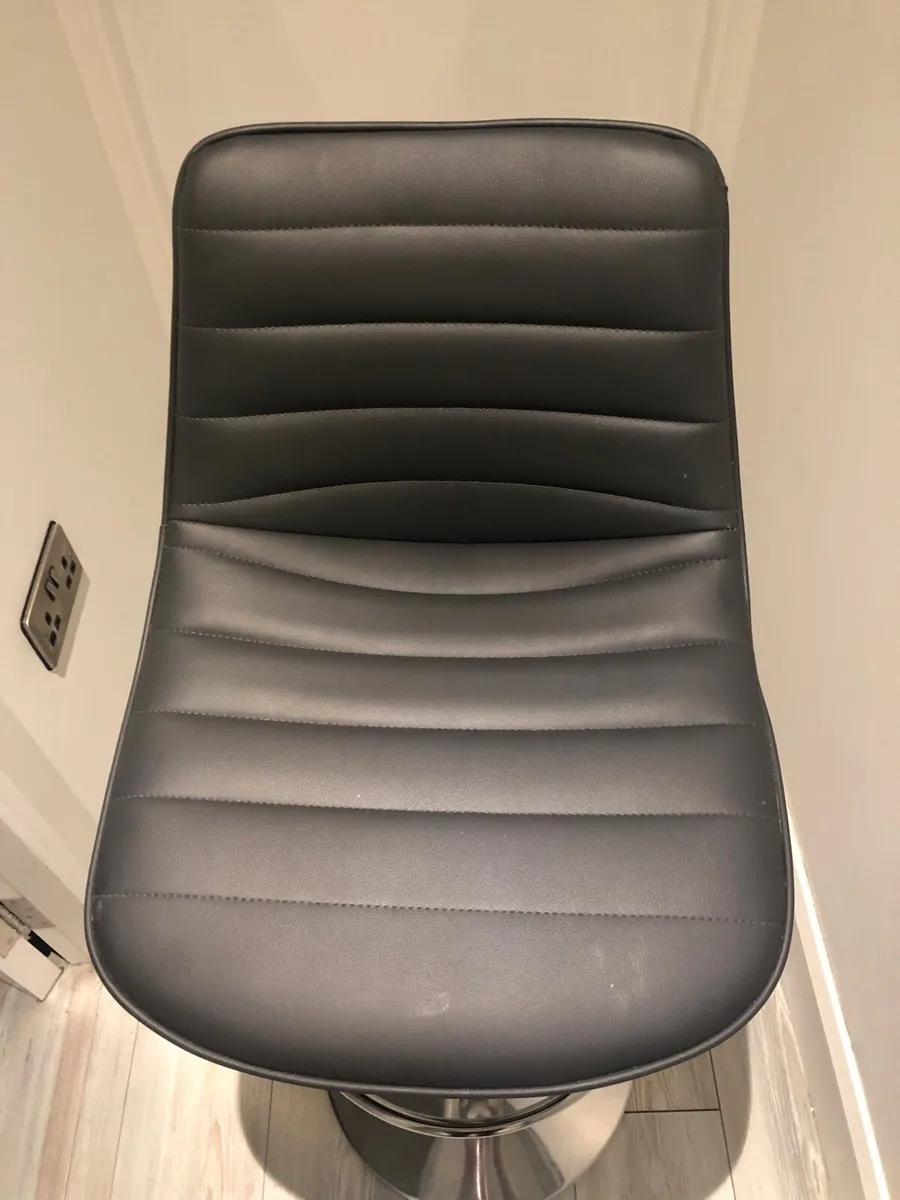 Faux leather barstool - Image 4