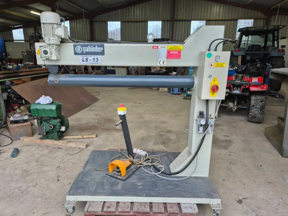 Sahinler seam closer as new - Image 1