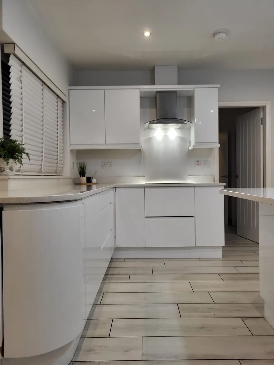 White Gloss Kitchen c/w ALL appliances - Image 2