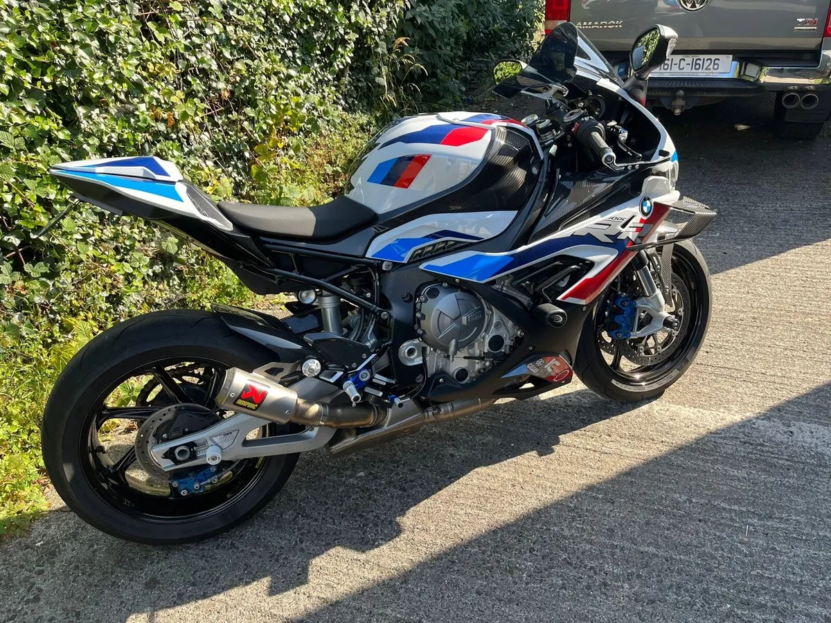 BMW M1000RR - Image 4