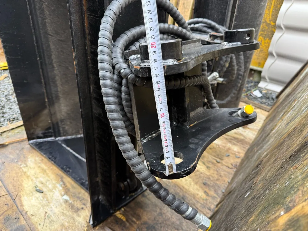 45mm pin 5T digger bucket new - Image 1