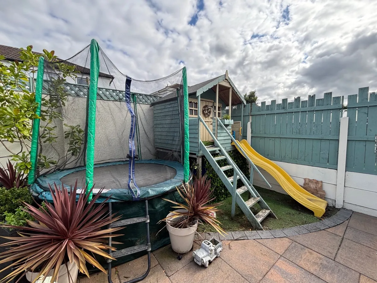 Playhouse with slide - Image 2