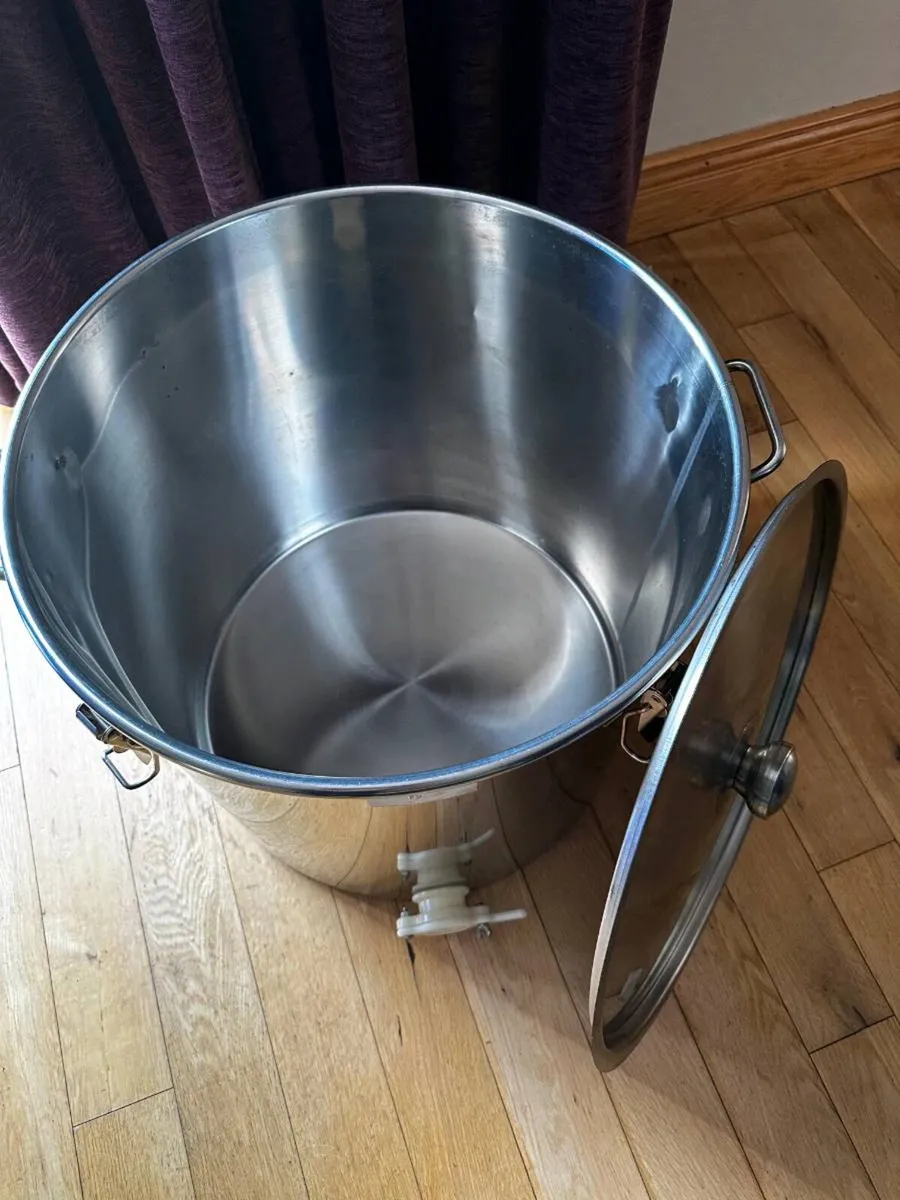 Stainless steel tank with tap 70 litres - Image 2