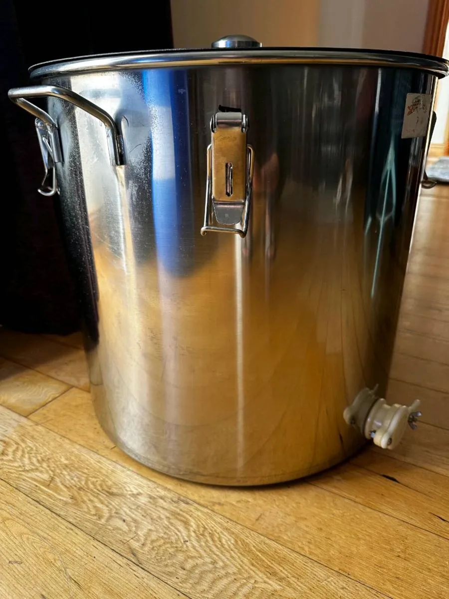 Stainless steel tank with tap 70 litres - Image 3