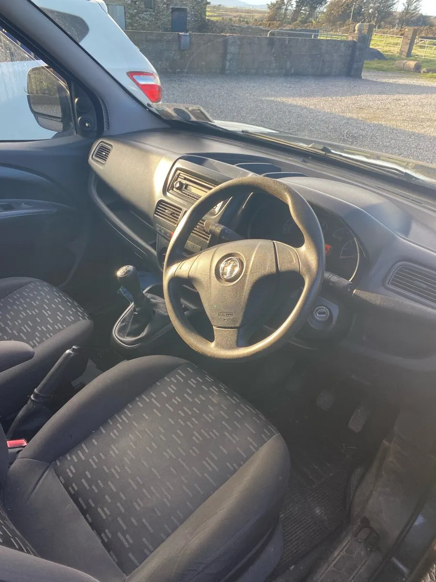 Vauxhall combo van - Image 4