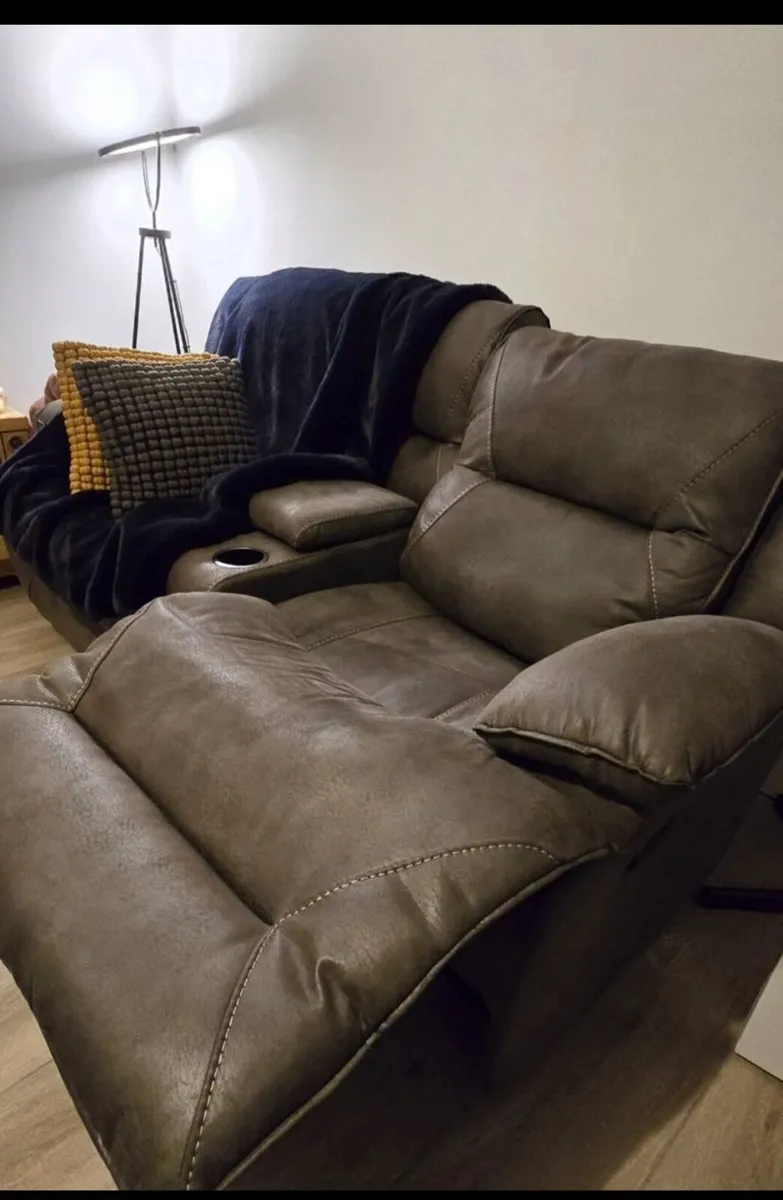 2 reclining sofas - 3seater & 2 seater - Image 3