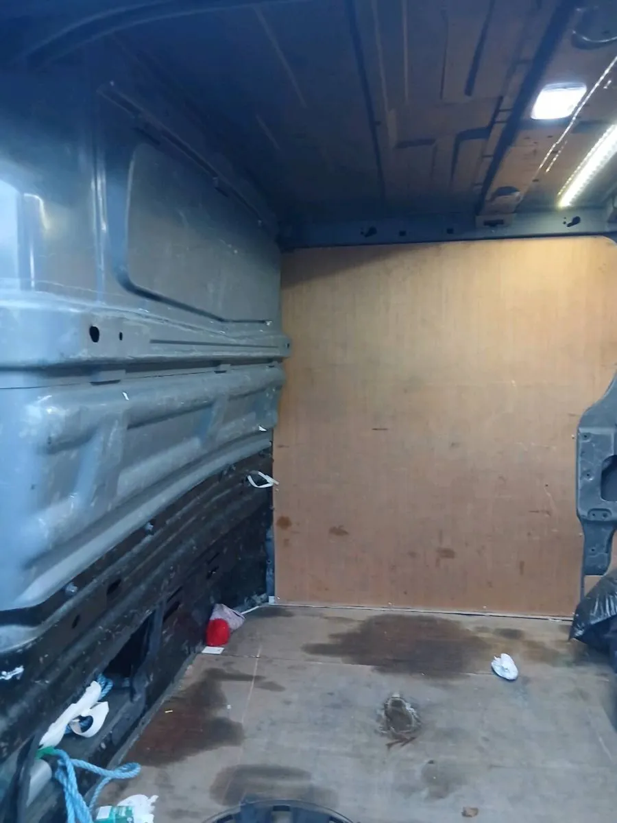 171 nissan nv300 - Image 4