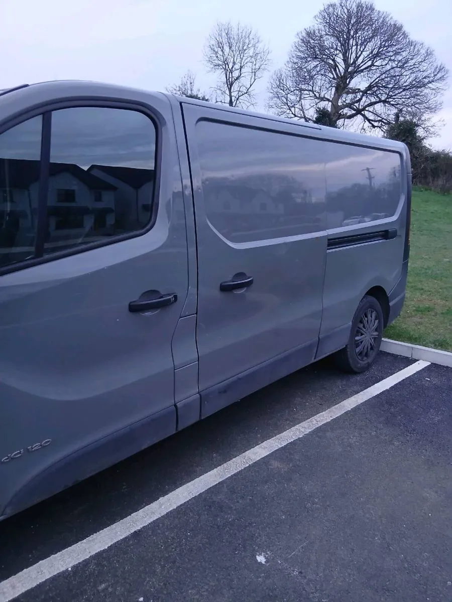 171 nissan nv300 - Image 2