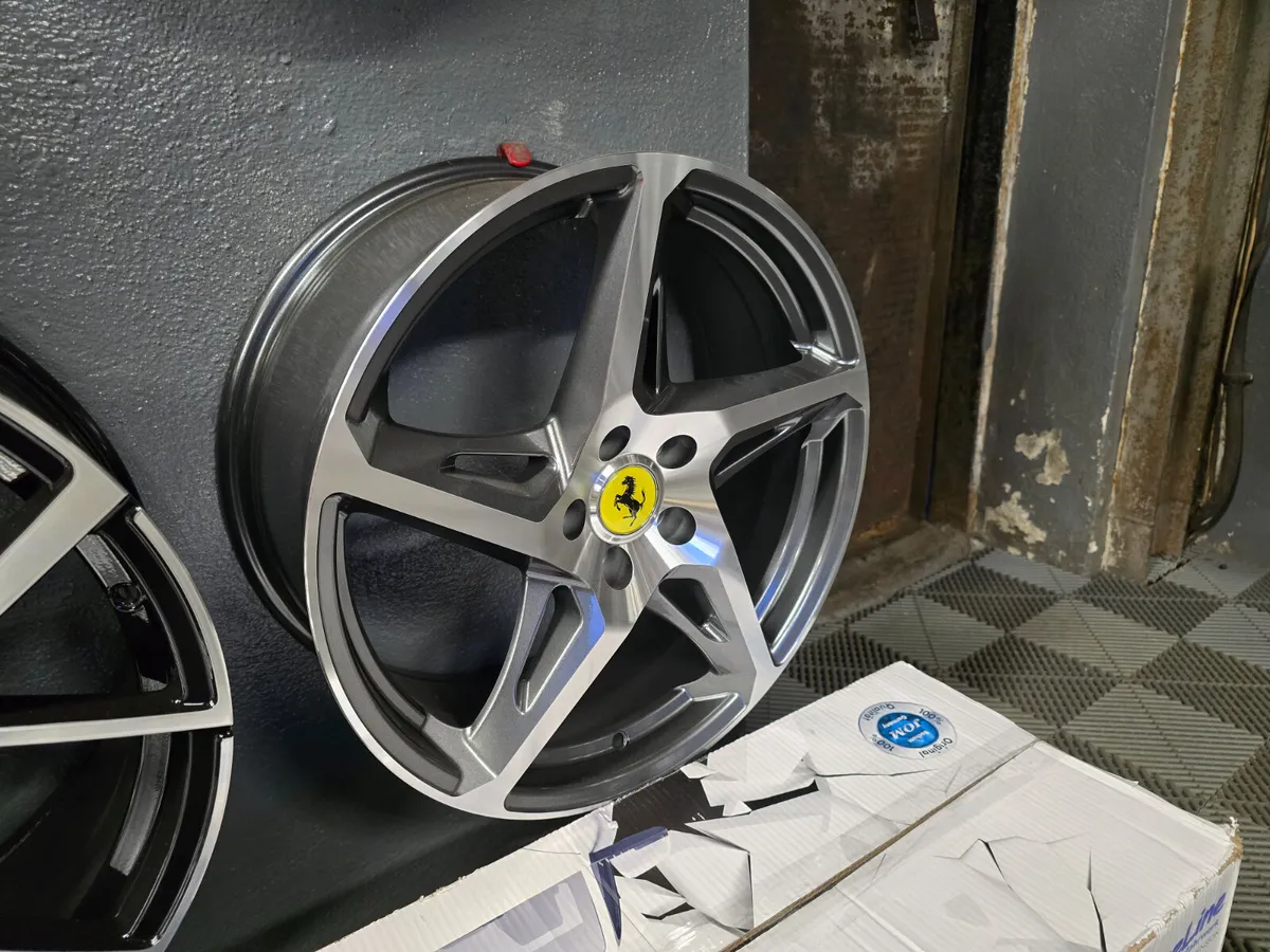 **Special** 19" Ferrari 458 Style