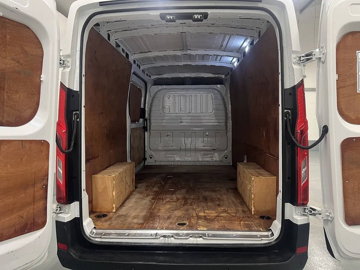 2023 Maxus Deliver 9 Panel Van - Image 2