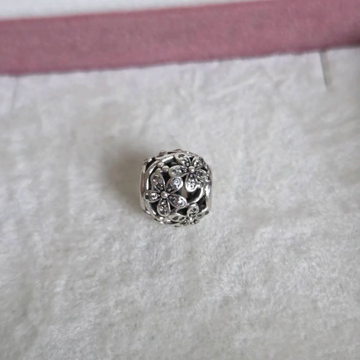 Pandora dazzling daysi flower charm - Image 3