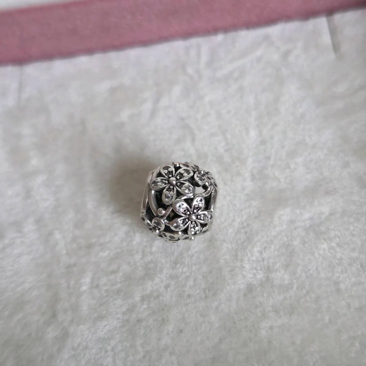 Pandora dazzling daysi flower charm - Image 4