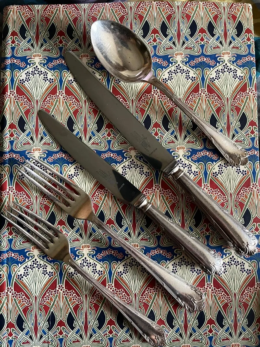 Vintage Roberts and Belk Cutlery Set- 40 pieces - Image 1