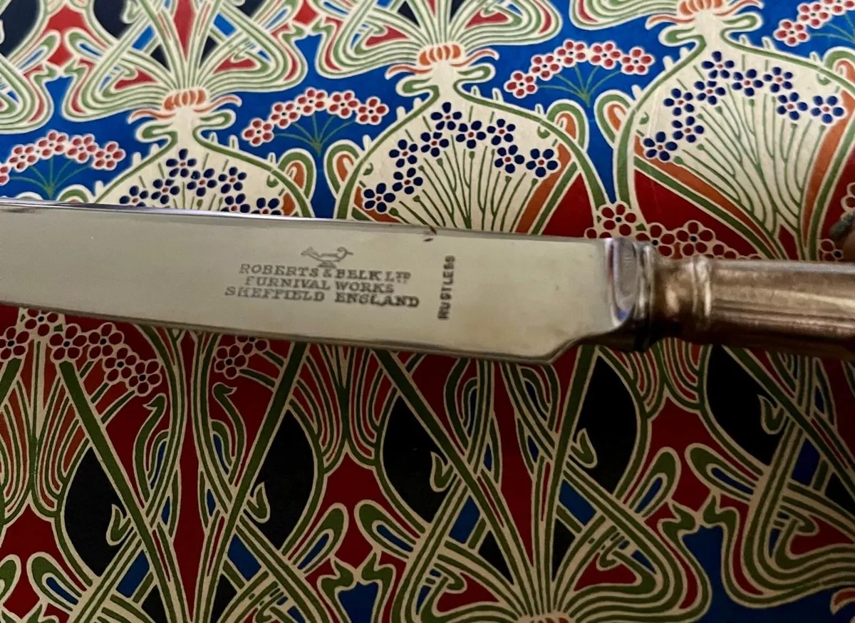 Vintage Roberts and Belk Cutlery Set- 40 pieces - Image 2