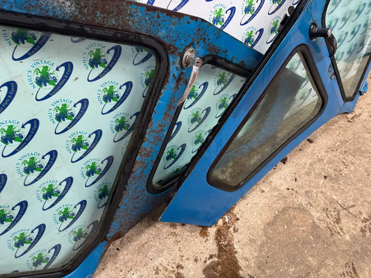 Original Pair Ford Q Cab Doors - Image 4