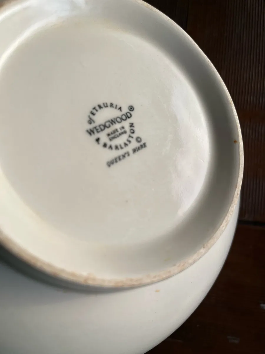 Rare Vintage Wedgwood Salad/Vegetable Bowl - Image 2
