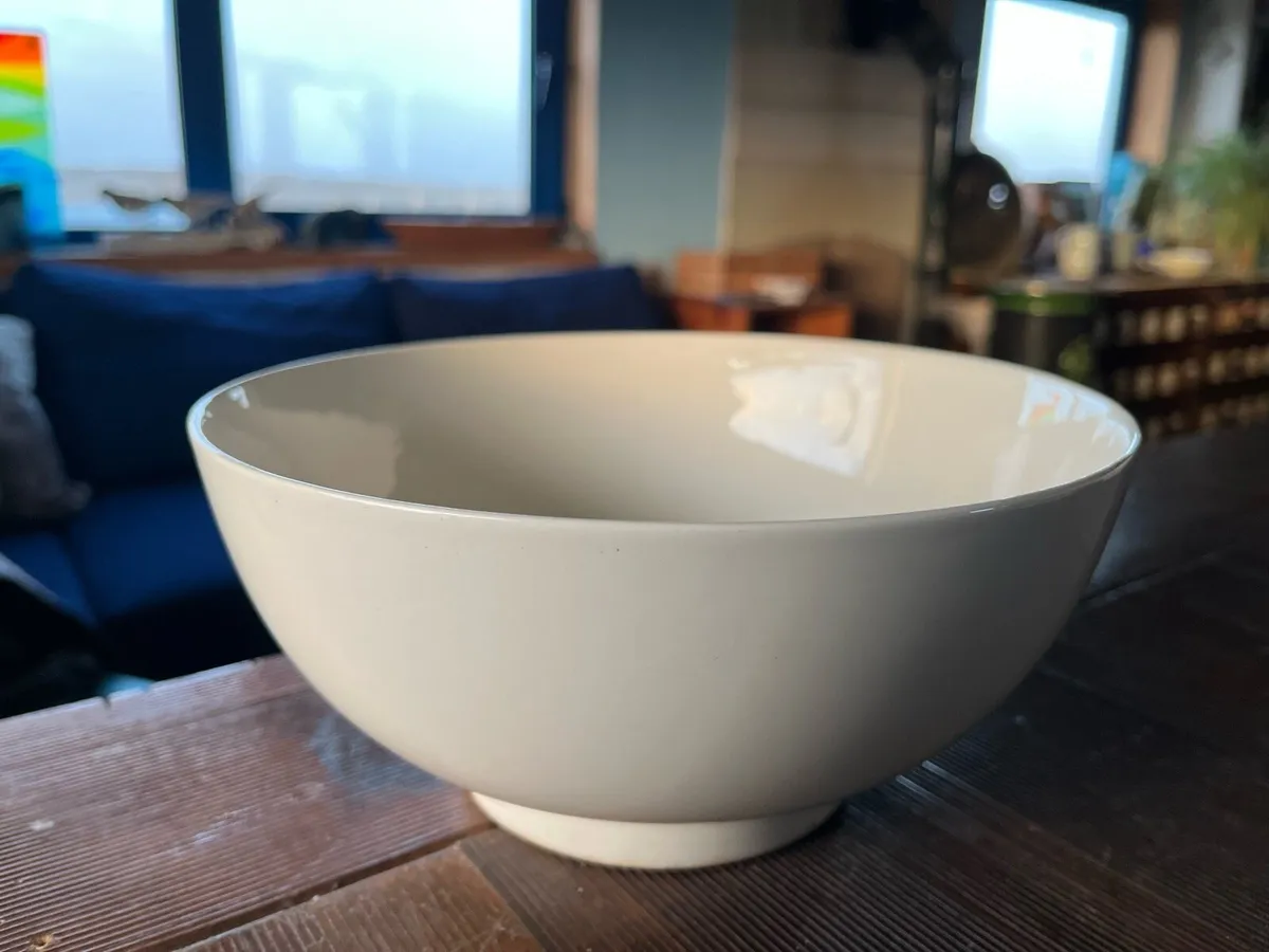 Rare Vintage Wedgwood Salad/Vegetable Bowl - Image 1