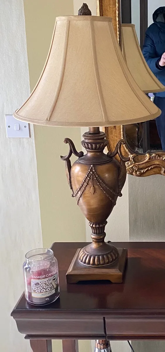 Hall Table, mirror and lamp - Image 3