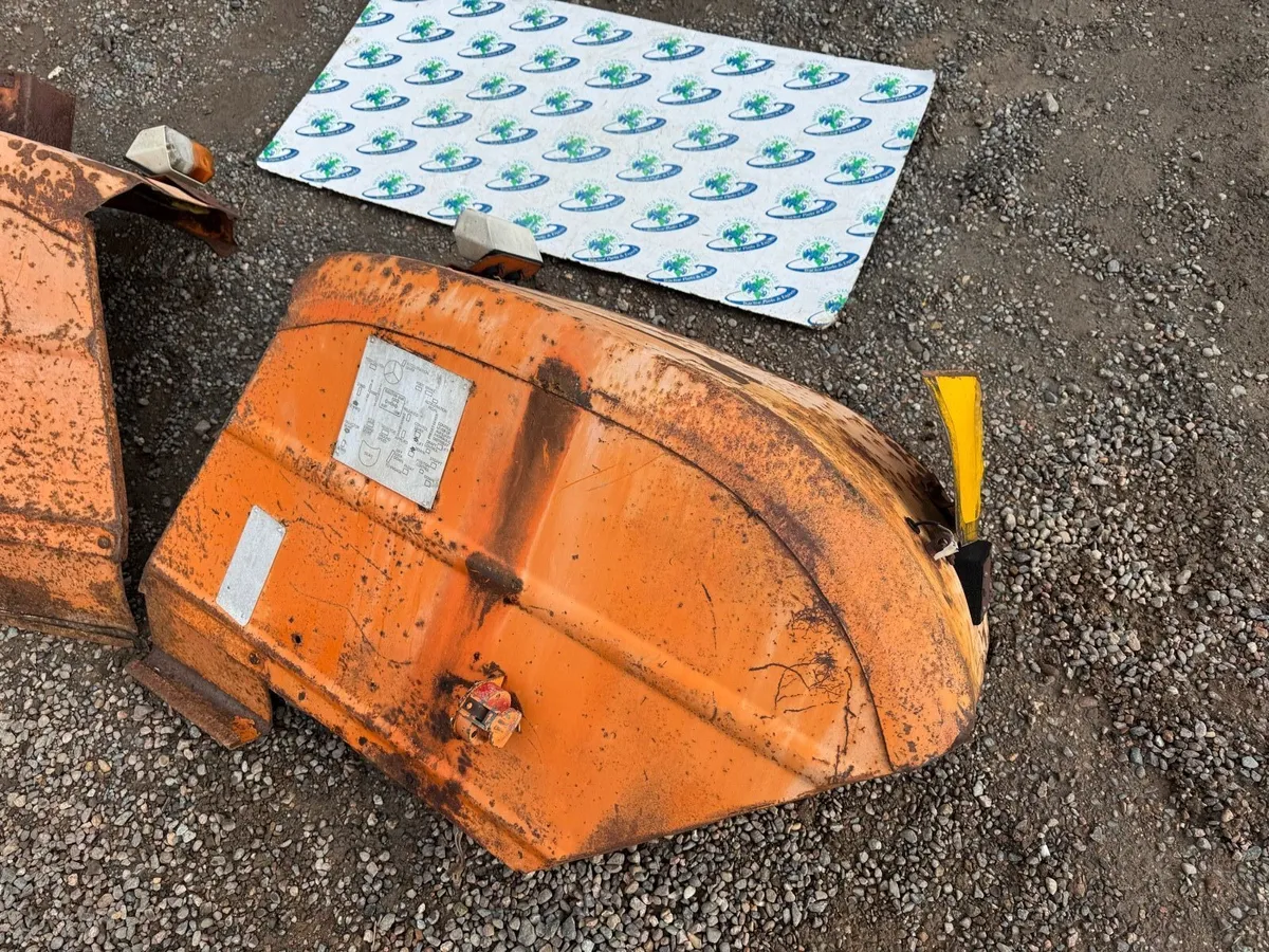 Set of Universal/Fiat Tractor Mudguards - Image 2
