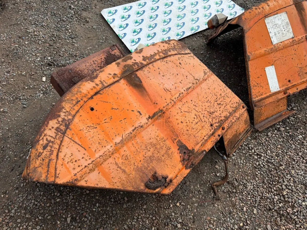 Set of Universal/Fiat Tractor Mudguards - Image 3