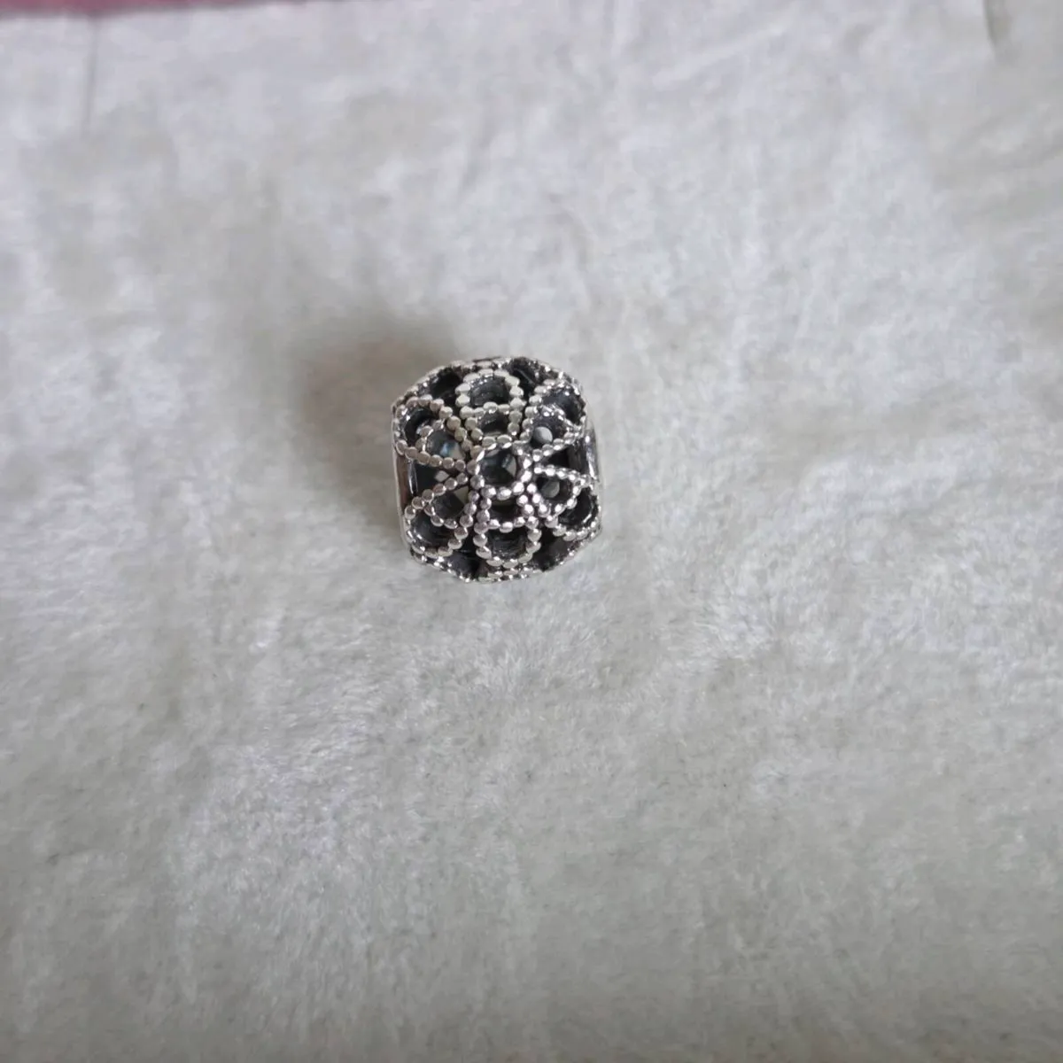 Pandora bead flower charm - Image 1