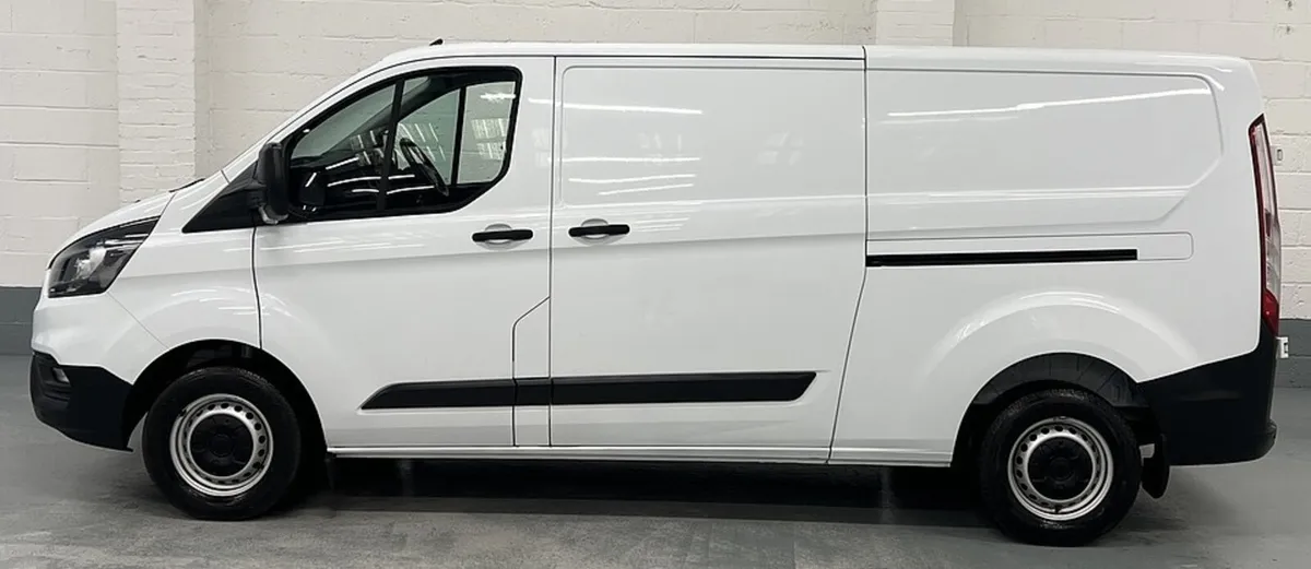 2023 Ford Transit Custom Panel Van - Image 4