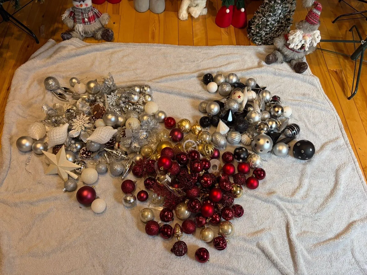 Christmas collection items - Image 1