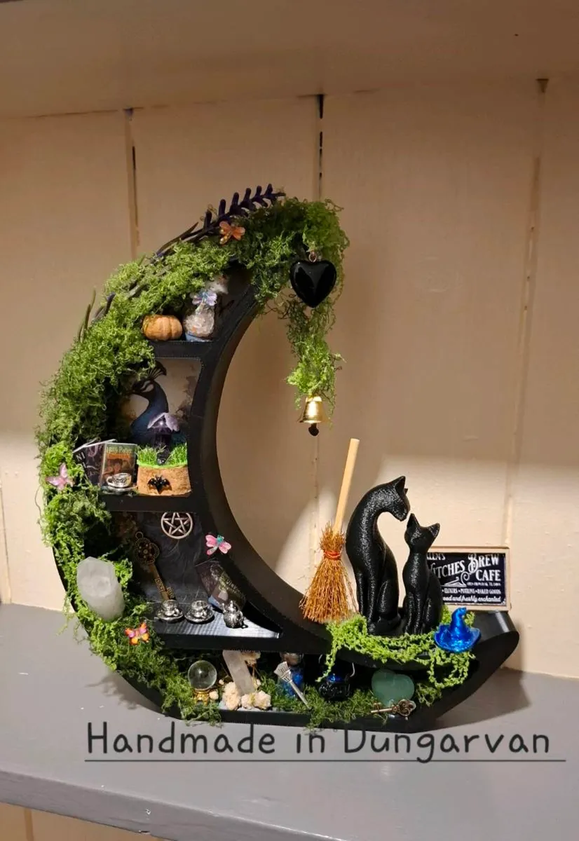 Cresent Shaped Display Shelf - Image 2