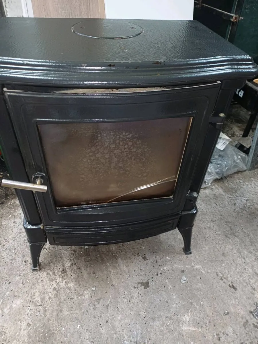 Solid fuel stove - Image 1