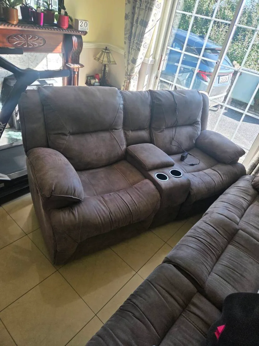 Couch - 2 seat electric recliner - Image 1