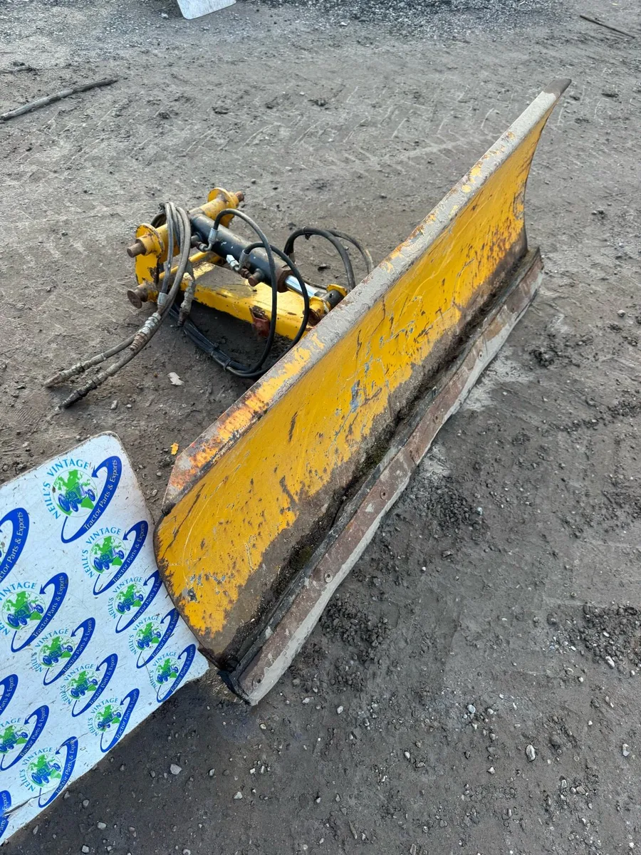 Lewis Hydraulically Adjusted Snow Plough - Image 2
