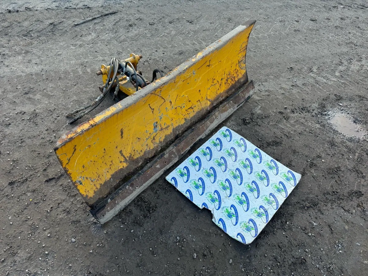 Lewis Hydraulically Adjusted Snow Plough - Image 1