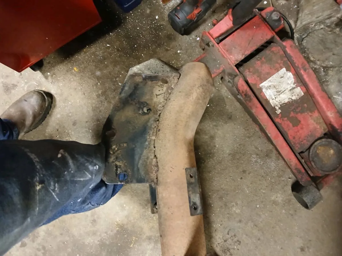 Exaust system lower bend T6000 - Image 4