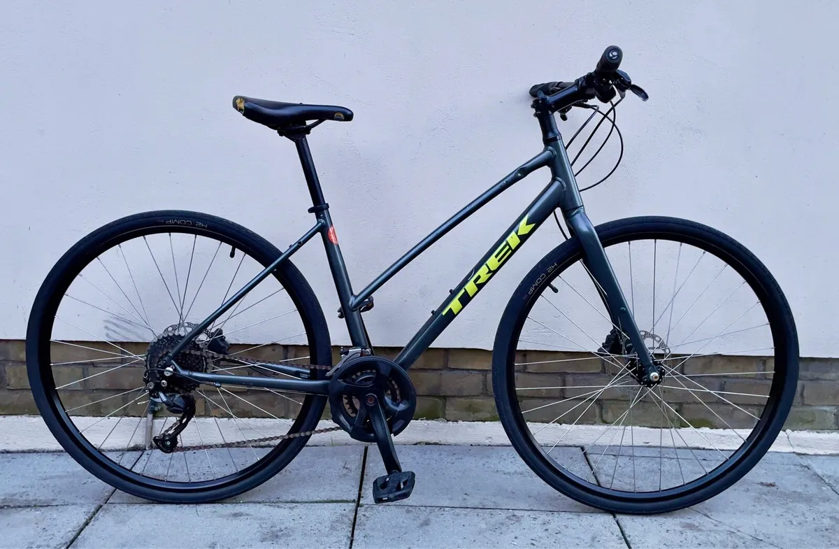 Trek FX2 disc hybrid bike - Good condition - Image 1