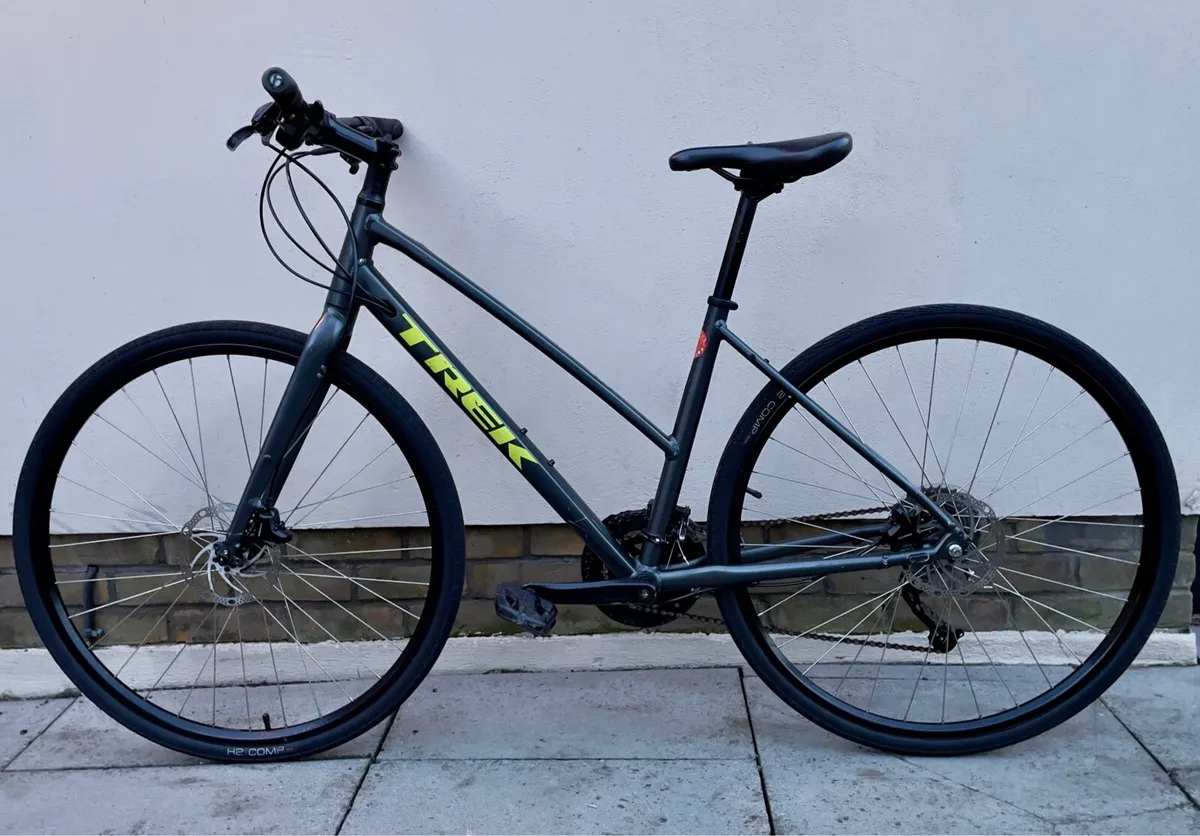 Trek FX2 disc hybrid bike - Good condition - Image 2