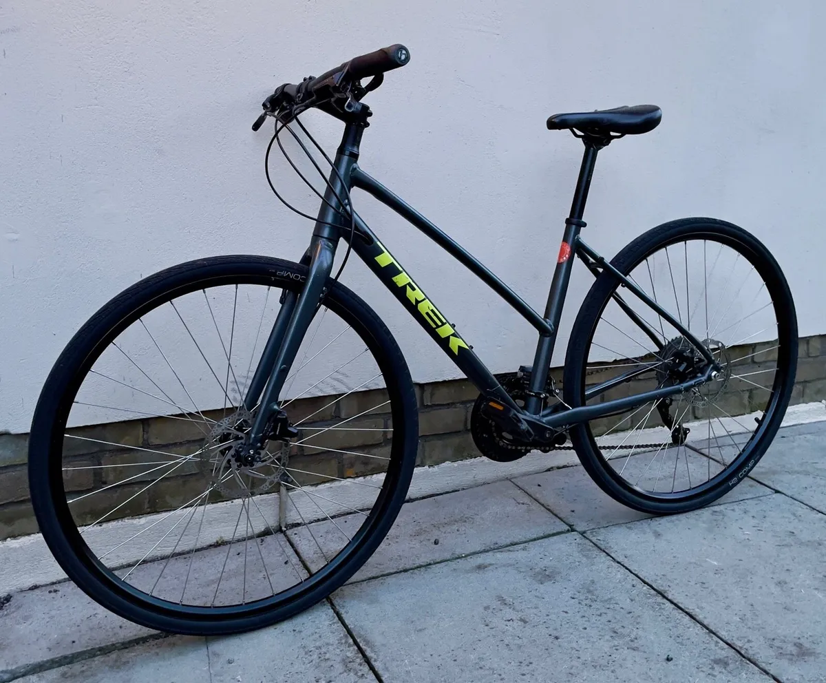 Trek FX2 disc hybrid bike - Good condition - Image 3