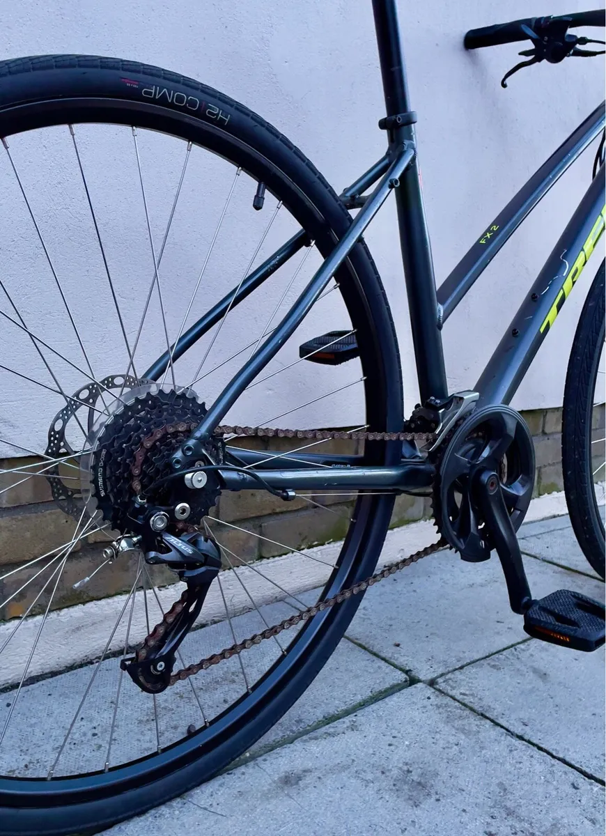 Trek FX2 disc hybrid bike - Good condition - Image 4