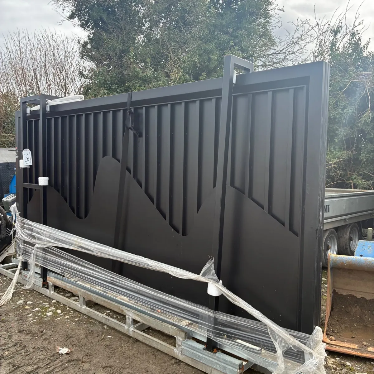 New 13ft electric gate - Image 1