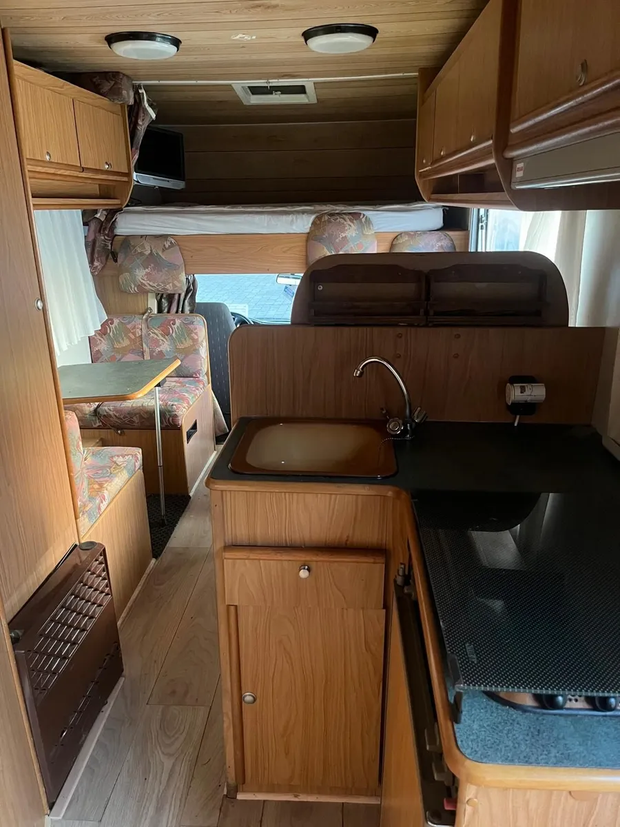 Vintage ford camper - Image 1