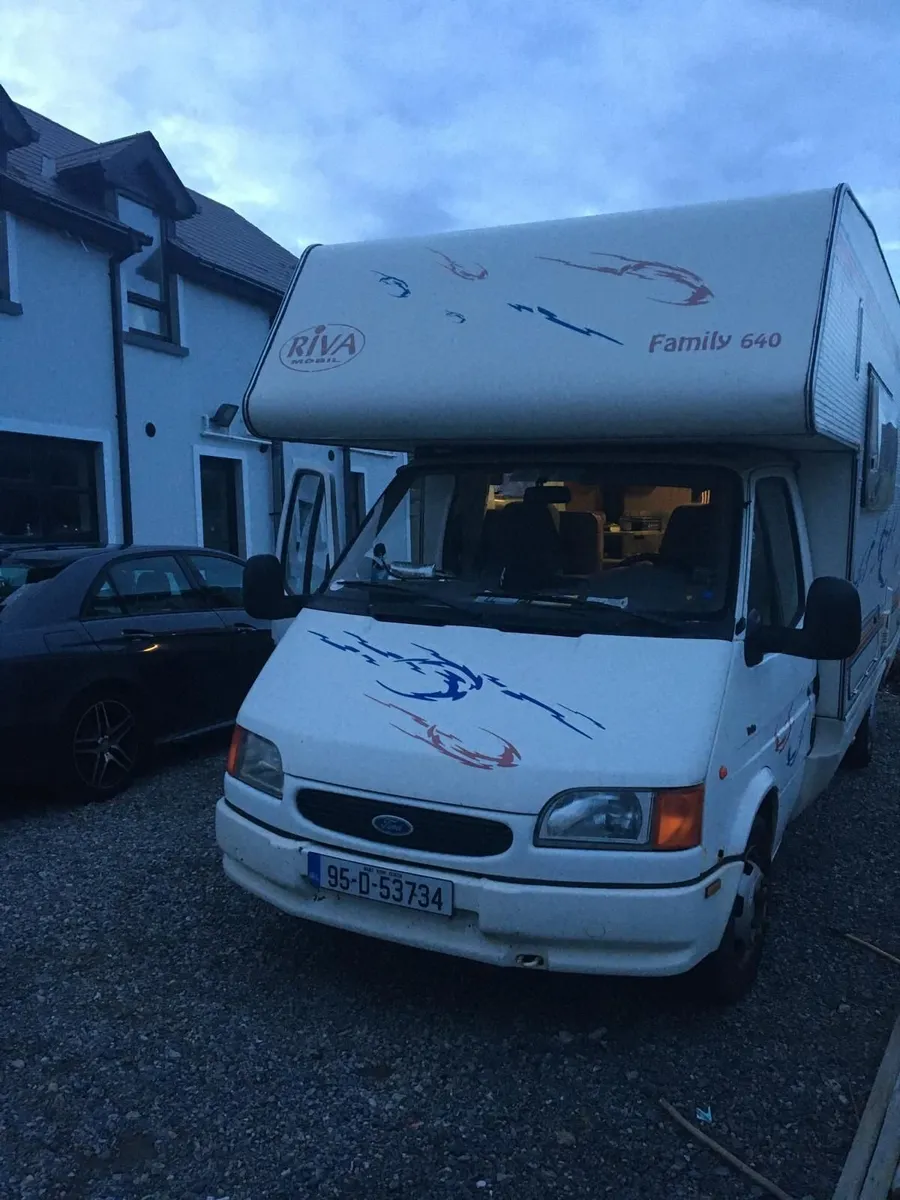 Vintage ford camper - Image 3