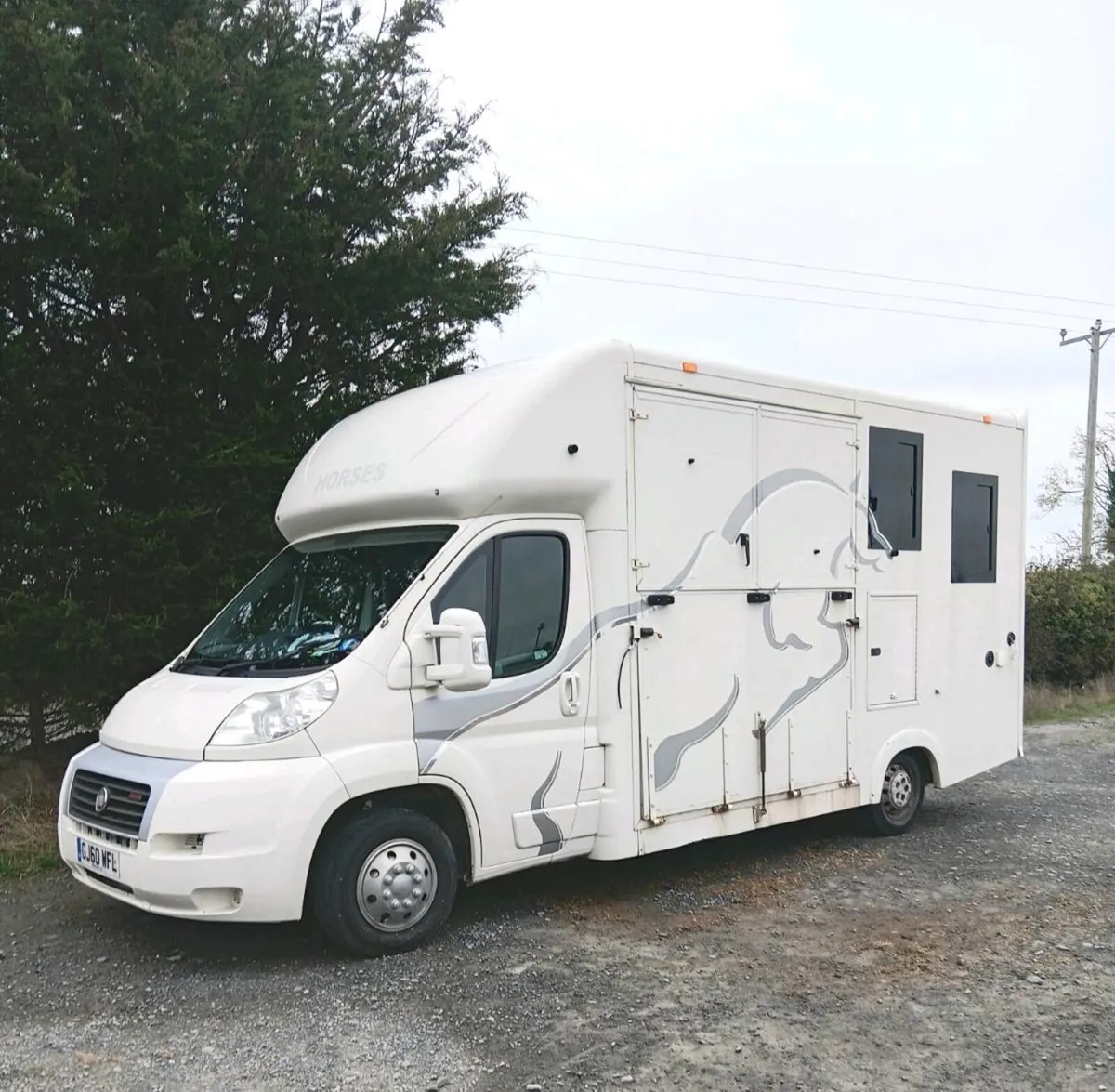 3.5t horse box - Image 1